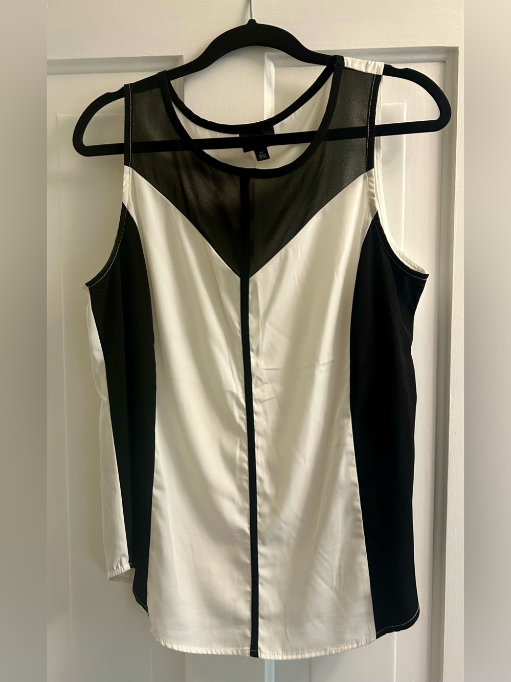 Very cool unique Sleeveless Black & White Women's Top, size large. Never worn!